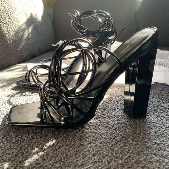 NWT Black Size 9 Wide Fit Patent Lace Up Block High Heels - Picture 7 of 16